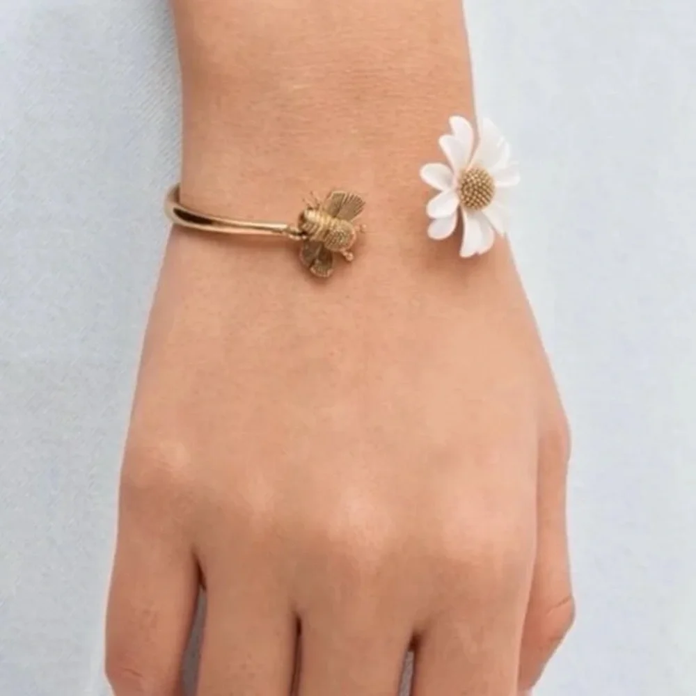 $88 Kate Spade Into the Bloom All Abuzz Bee Open Hinged Cuff - Picture 2 of 8